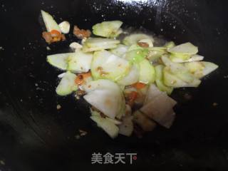 佛手瓜炒大白菜的做法步骤：1
