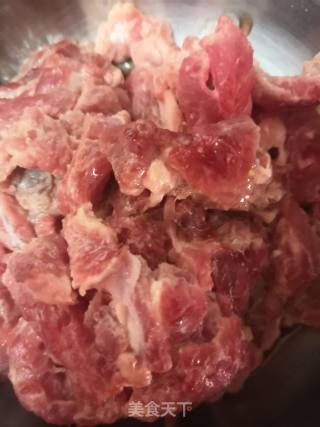木耳炒牛肉的做法步骤：1