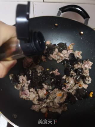 木耳炒牛肉的做法步骤：5