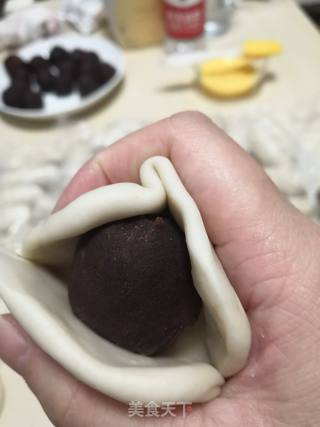 豆沙蛋黄酥饼的做法步骤：16
