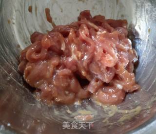 香芹炒肉丝的做法步骤：2