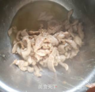 香芹炒肉丝的做法步骤：4