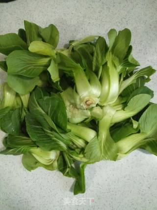 香菇炒油菜的做法步骤：1