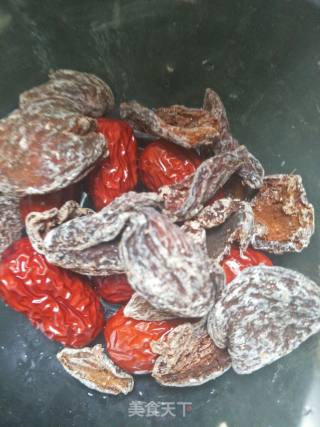 银耳润肺汤的做法步骤：3