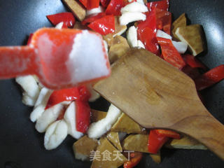 香干红椒炒荸荠的做法步骤：5