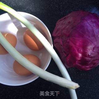 紫甘蓝炒蛋的做法步骤：1