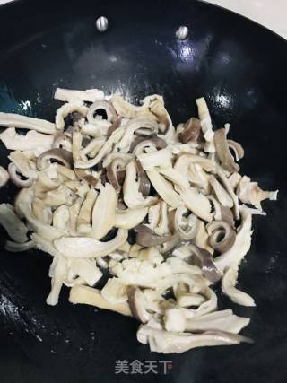 洋葱炒猪肚的做法步骤：5