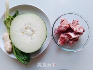 冬瓜小排汤的做法步骤：1