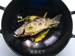河鲫鱼豆腐汤的做法步骤：5
