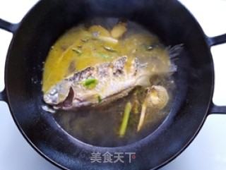 河鲫鱼豆腐汤的做法步骤：6