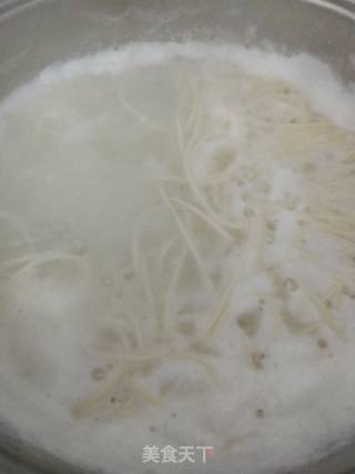 卷心菜鸡蛋面的做法步骤：2