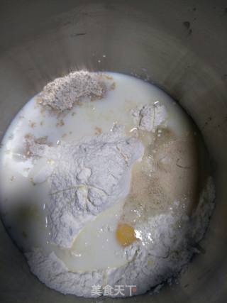 亚麻籽欧包的做法步骤：1
