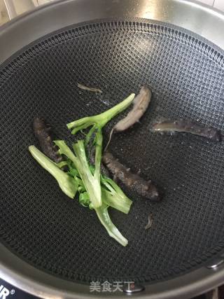 海参苦菊煎蛋的做法步骤：6