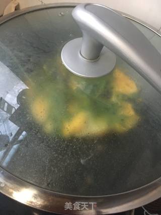 海参苦菊煎蛋的做法步骤：10