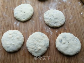 芥菜鸡蛋豆腐馅饼的做法步骤：11