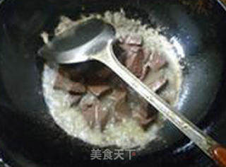 芹菜炒鹅血的做法步骤：7