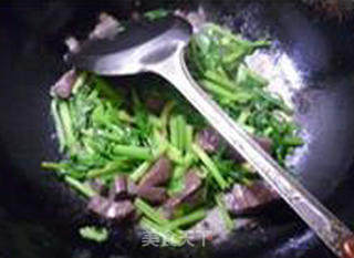 芹菜炒鹅血的做法步骤：10