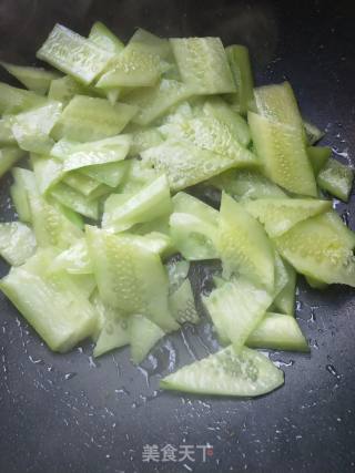 清炒菜黄瓜的做法步骤：3