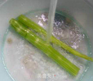 油面筋虾蛄炒莴笋的做法步骤：6