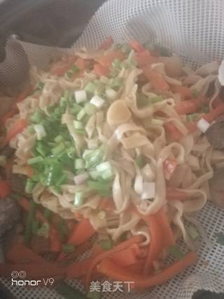 胡萝卜五花肉蒸面的做法步骤：16