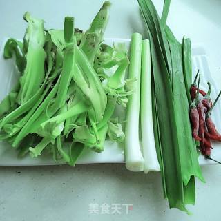 辣炒芥菜头皮的做法步骤：1
