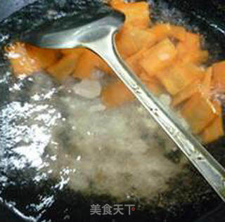 胡萝卜炒白肉的做法步骤：7