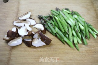 凉拌香菇芦笋虾球的做法步骤：5