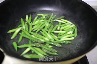 凉拌香菇芦笋虾球的做法步骤：6