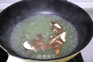 凉拌香菇芦笋虾球的做法步骤：7