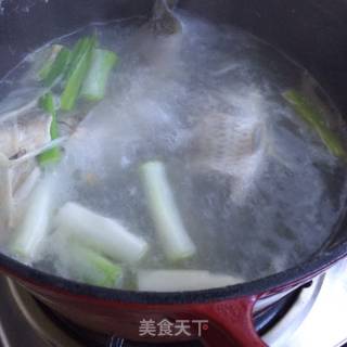 豆腐鲫鱼汤的做法步骤：4