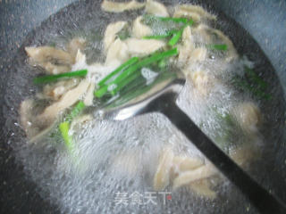 蒜薹炒面筋的做法步骤：2