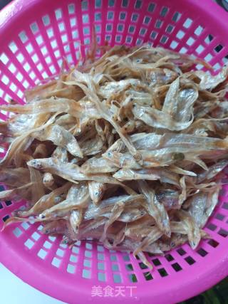 红油小毛鱼的做法步骤：2