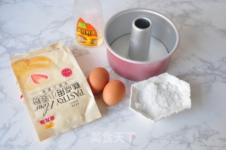 六寸两蛋中空戚风的做法步骤：1