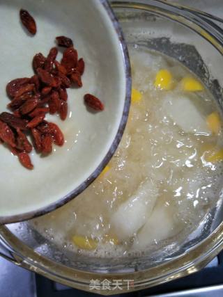 银耳枇杷雪梨羹的做法步骤：7