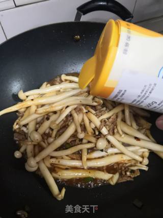 肉丝炒蘑菇的做法步骤：3