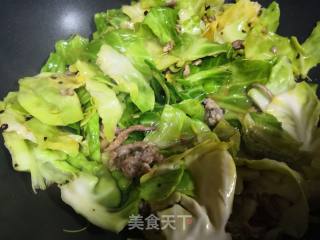 圆白菜炒粉丝肉丝的做法步骤：3