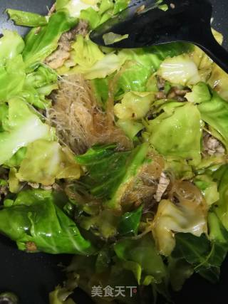 圆白菜炒粉丝肉丝的做法步骤：4