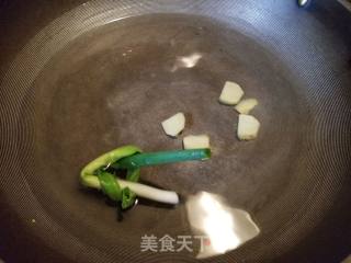 沙姜韭菜浸猪红的做法步骤：2