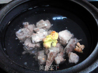 补肝润肺百合天麻排骨汤的做法步骤：10