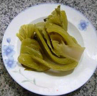 酸菜梗炒鹅肠的做法步骤：1