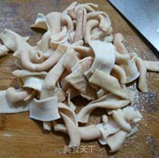 酸菜梗炒鹅肠的做法步骤：4