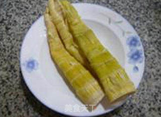 家常瘦肉丝炒羊尾笋的做法步骤：1