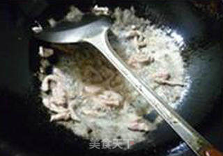 家常瘦肉丝炒羊尾笋的做法步骤：7