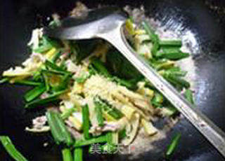 家常瘦肉丝炒羊尾笋的做法步骤：10