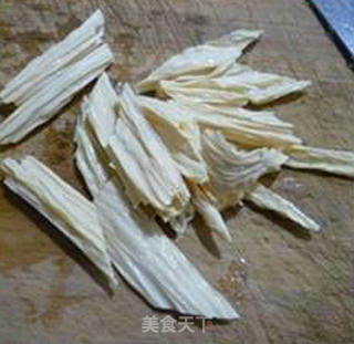 大蒜腐竹炒乌贼的做法步骤：7