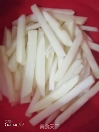 腊肉炒土豆条的做法步骤：2