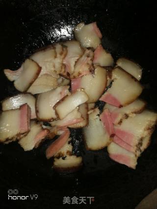 腊肉炒土豆条的做法步骤：3