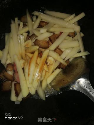 腊肉炒土豆条的做法步骤：7
