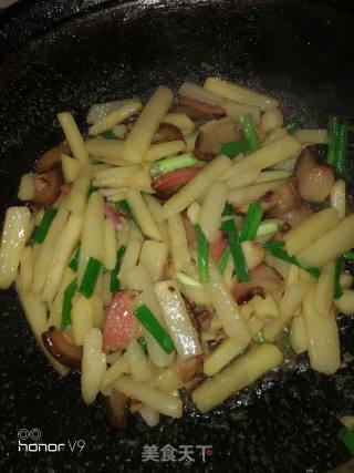 腊肉炒土豆条的做法步骤：10