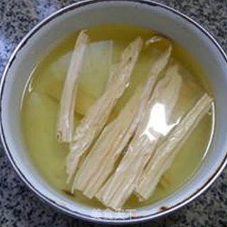 辣酱腐竹鲜虾的做法步骤：1